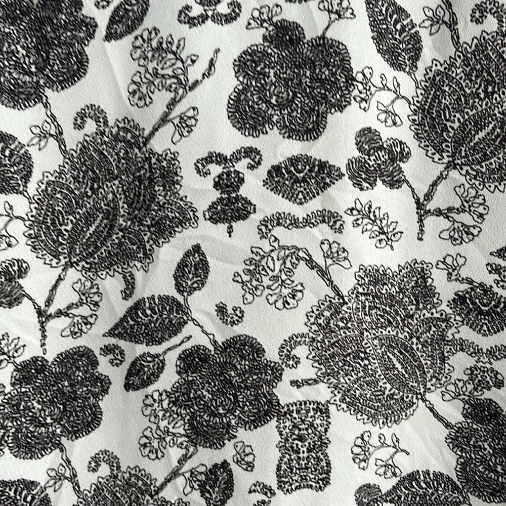 Ivanka Trump Floral Black and White V-Neck Women's Top‎ Size Medium - Picture 3 of 4